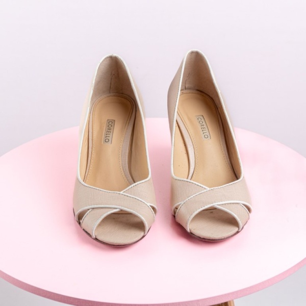 Sapato, marca Corello, cor bege, com detalhes em branco, salto, - Image 2