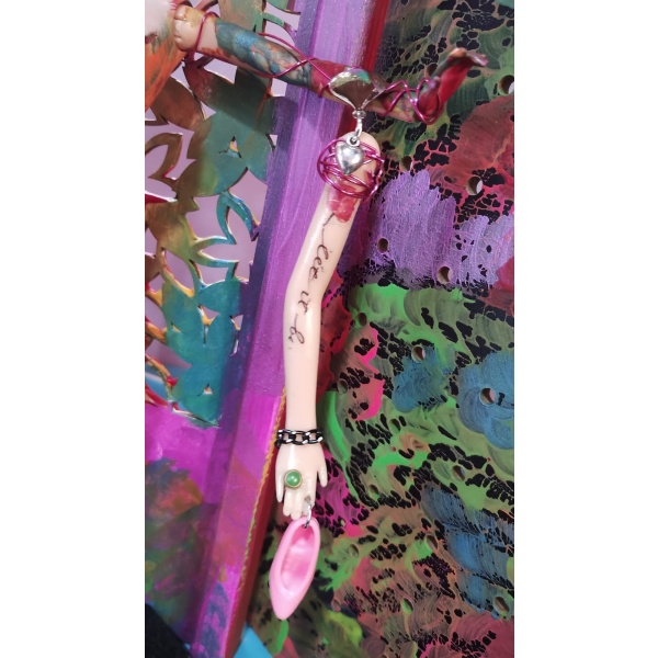 Brinco Bracinho Tatuado de Barbie - Image 2